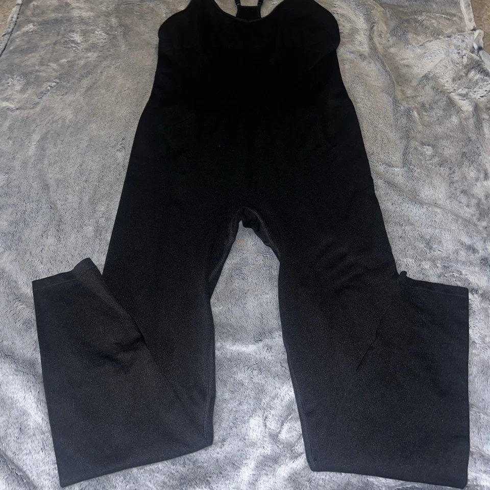 Mono de entrenamiento sin costuras Pink Active x Victorias Secret talla mediana Foto 3 de 4