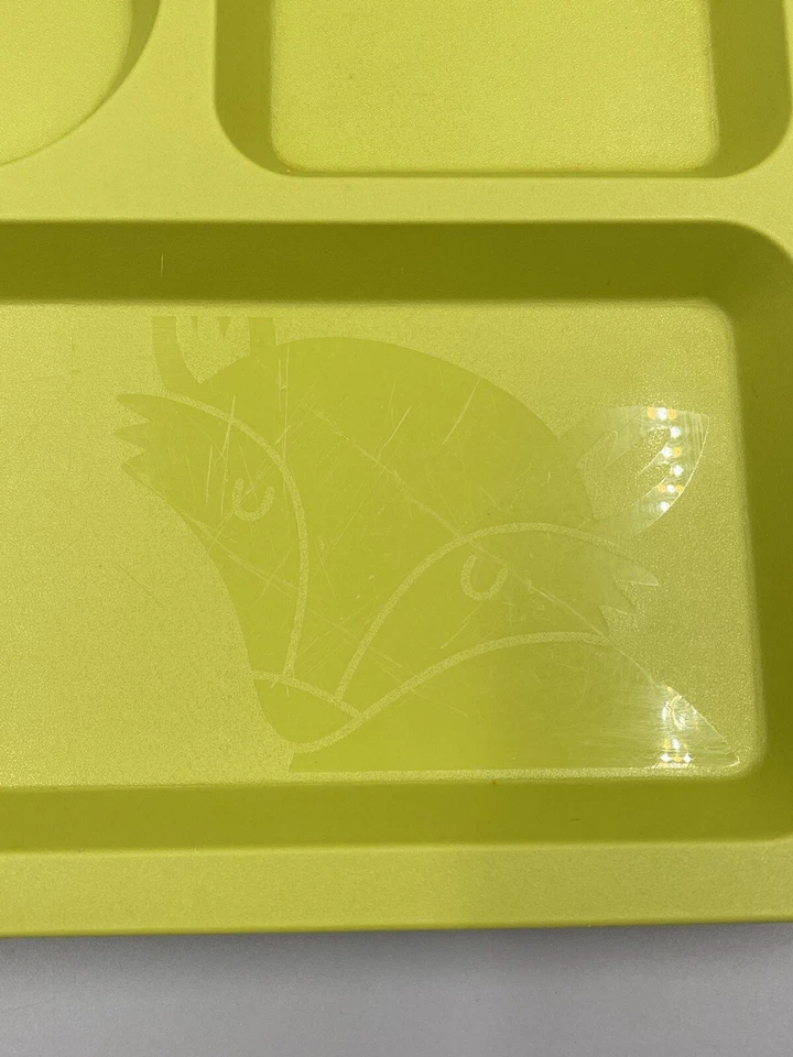 Набор из 6 детских зеленых квадратных разделенных тарелок Pillowfort с анималистическим принтом в виде лисы - Изображение 2 из 4