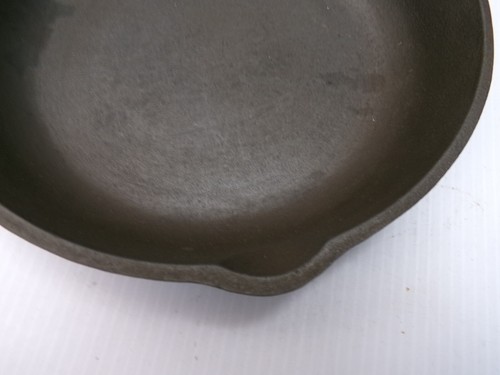 Vintage NO. 5, BRS Cast Iron Skillet Birmingham, 8 1/8" - Picture 3 of 12