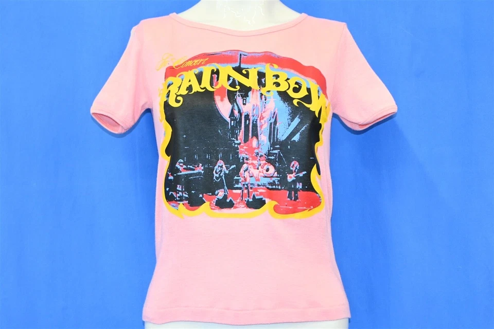 Camiseta feminina vintage anos 70 RAINBOW IN CONCERT ROCK BAND TOUR EXTRA PEQUENA XS  - Imagem 2 de 4