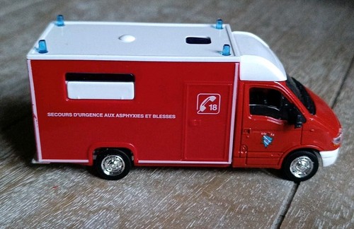 Solido Renault Master Secours D'urgence Asphyxie ... Miniature 1/50 Pompiers - Picture 3 of 5