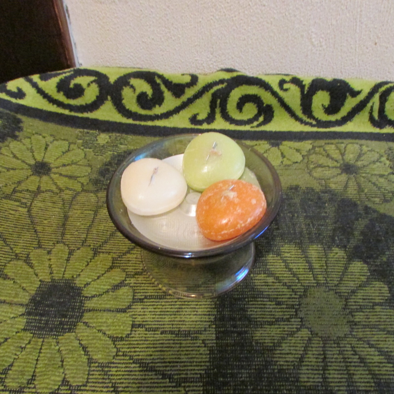 New, Discontinued. 3 Glade Scented Oil Candles & Magnetic Ca