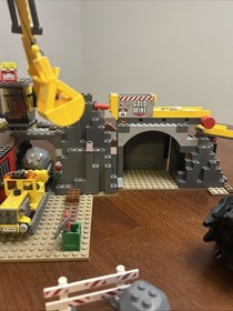 Lego City 4204 The Mine With 4 Minifigures 95% Complete With Box