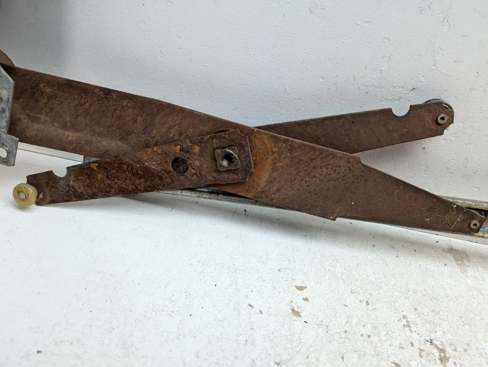 OEM 1979 Chevrolet El Camino 3.9LRH Front Power Window Regulator Foto 3 de 4