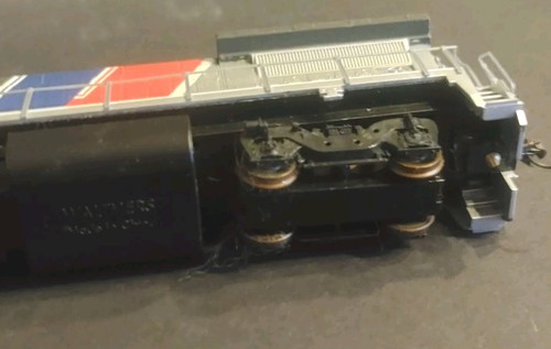 Walthers Trainline HO GE DASH 8 40B Diesel Locomotive #510 - Picture 7 of 9