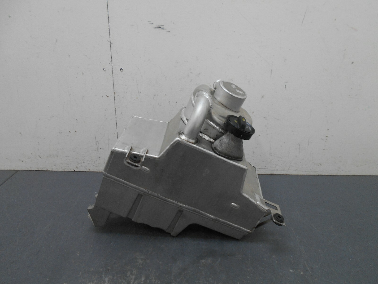 2014 11 12 13 14 Audi R8 V10 Engine Oil Sump Reservoir Tank Cap Hoses #01602 i1
