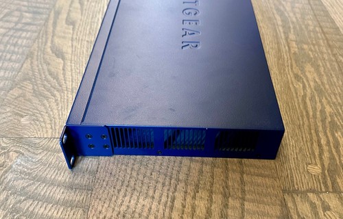 Netgear GS724T Prosafe 24 Port Gigabit Smart Switch with RACK EARS (TESTED) - Picture 5 of 8