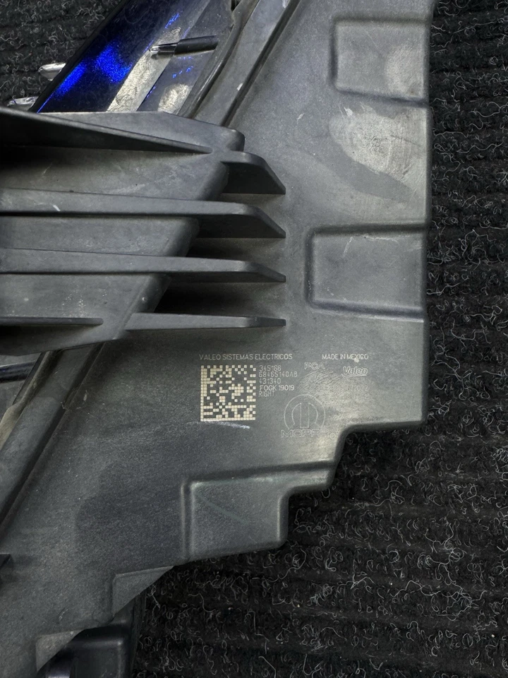 Jeep Grand Cherokee OEM Fog Light Lamp Passenger's Right 2021 - 2023 - Image 3 of 3