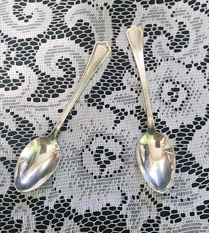 LOTE DE 2 CUCHARAS DE CAFÉ DEMITASSE MANCHESTER PLATEADAS "4 1/2" DE COLECCIÓN c1923☕️ Foto 4 de 4