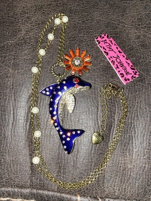 BETSEY JOHNSON RHINESTONE PEARL BLUE ENAMEL DOLPHIN GOLD TONE PENDANT NECKLACE