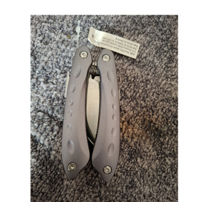 Multitool mit Schere, Säge, Messer, Feile, Dosenöffner, Edelstahl, silber