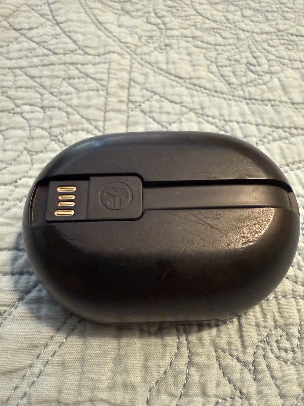 JLab Wireless Case, Comes With Earbuds, But Ones Not Working. Good Case