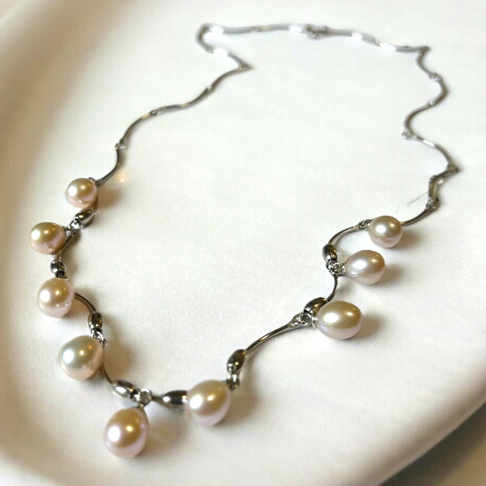 Sterling Silver Scalloped Chain Necklace with Champagne Pearls 18 Inches