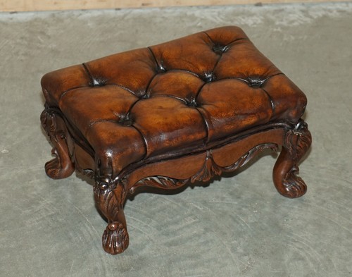 FINE PAIR OF ORNATE HAND CARVED VICTORIAN BROWN LEATHER CHESTERFIELD FOOTSTOOLS - Picture 3 of 16