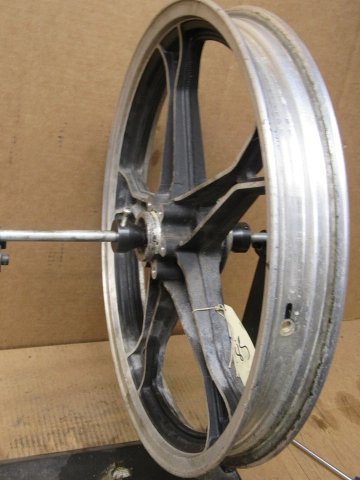 Suzuki GS450L 1982 rueda delantera 54111-44070-12U Foto 2 de 4