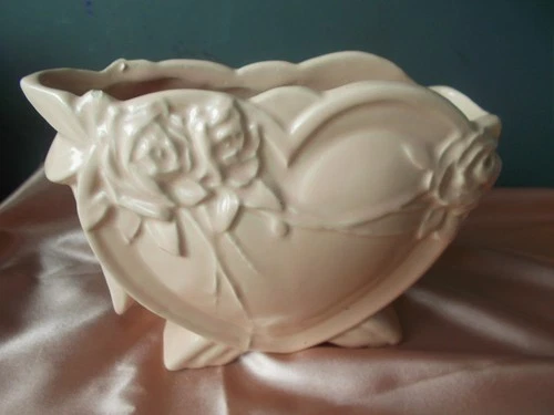 Vtg Circa 1940s McCoy Heart Planter Vase Pink Raised Flowers Valentines 6x7x2.5