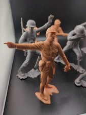   VINTAGE 1963 MARX 6" PLASTIC ARMY MEN LOT OF 8 GERMAN  JAPANESE SOLDIERS WWII