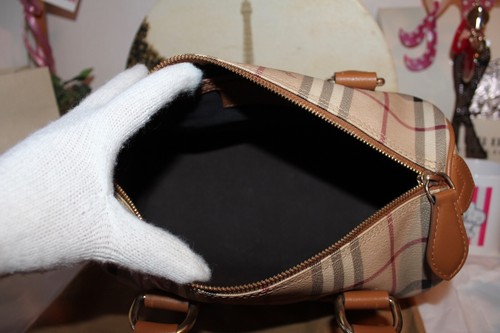 ELEGANT-BURBERRY BROWN NOVA CHECK DOCTOR'S BOSTON HANDBAG! - Picture 9 of 12