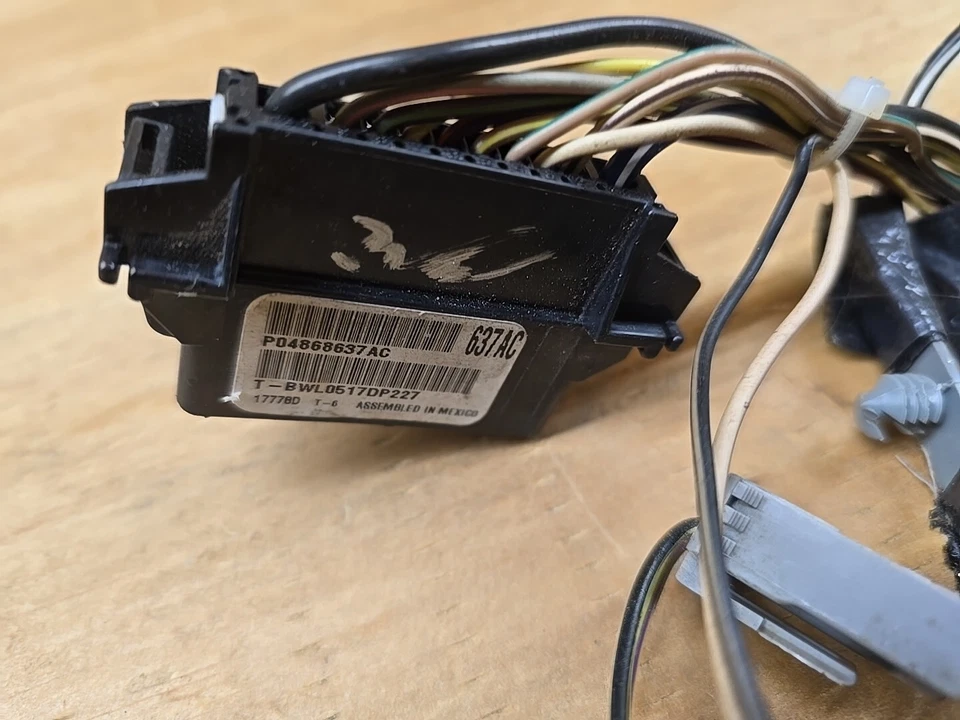 正品 Mopar Lift-Gate 接线 4868637AC。 S72 — 第 2/4 张图片