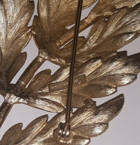 Collectible Vintage "Kramer" Leaf Pin Brooch Goldtone Intricate Mid Century - Picture 7 of 8