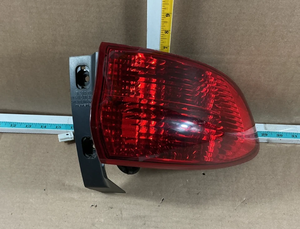 Luz trasera lateral izquierda/conductor Subaru Tribeca B9 2006-2007 montada en cuarto OEM Foto 2 de 4