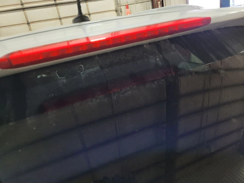 2016 - 2018 KIA SORENTO Trunk/Hatch/Tailgate Rear View Camera Manual Lift   - Imagem 4 de 4