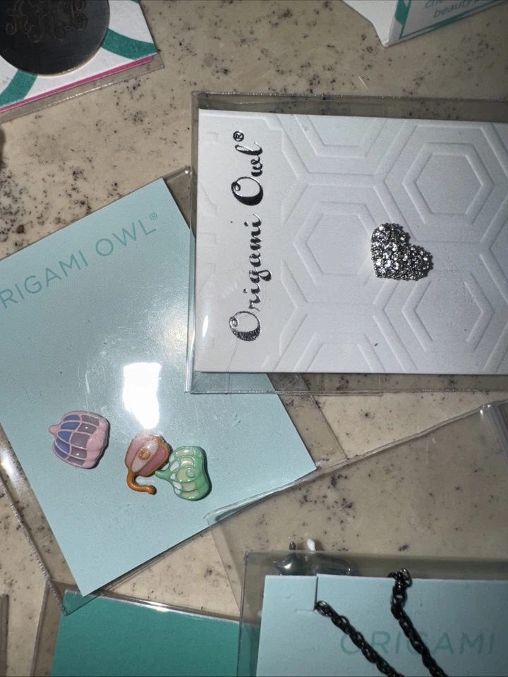 Origami Owl Aleatorio - Dijes Flotantes, Cristales de Swarovski, Collar + ¡Más! Foto 2 de 4