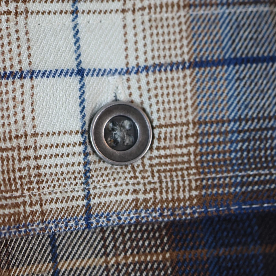 Franela informal de manga larga con botones a cuadros negros/amarillos Swiss Tech para hombre talla pequeña Foto 3 de 4