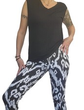Chico's Brigitte So Slimming Stretch Crop Black  White Ikat Print Pants NWT