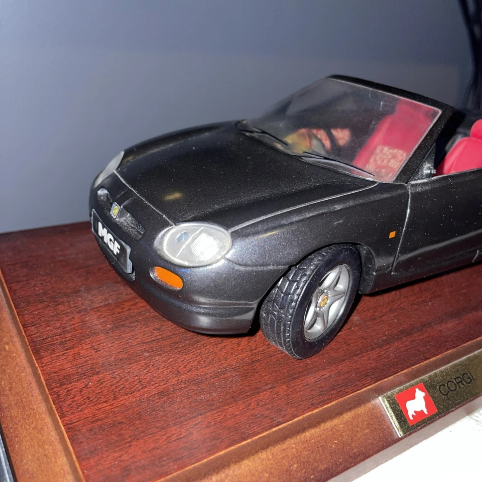 Corgi 1/18 Scale Model Car 95105 - MG 1.8i WC Roadster - Met Grey - Image 4 of 4