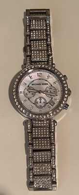 Michael Kors Gunmetal Watch with Iridescent Mother-of-Pearl Dial Michael Kors Cinthia Mother of Pearl Grey Dial Two Tone  main image 3