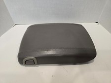 2003-2006 Gmc Yukon Denali Center Console Lid Armrest Arm Rest Gray Leather A526 2003-2006 Gmc Yukon Denali Center Console Lid Armrest Arm Rest Gray Leather A526
