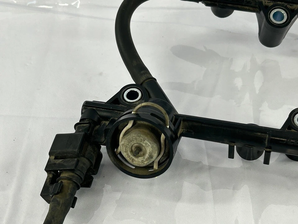 Toyota RAV4 2006-2011 3,5 L V6 riel de combustible/regulador de presión Foto 2 de 4