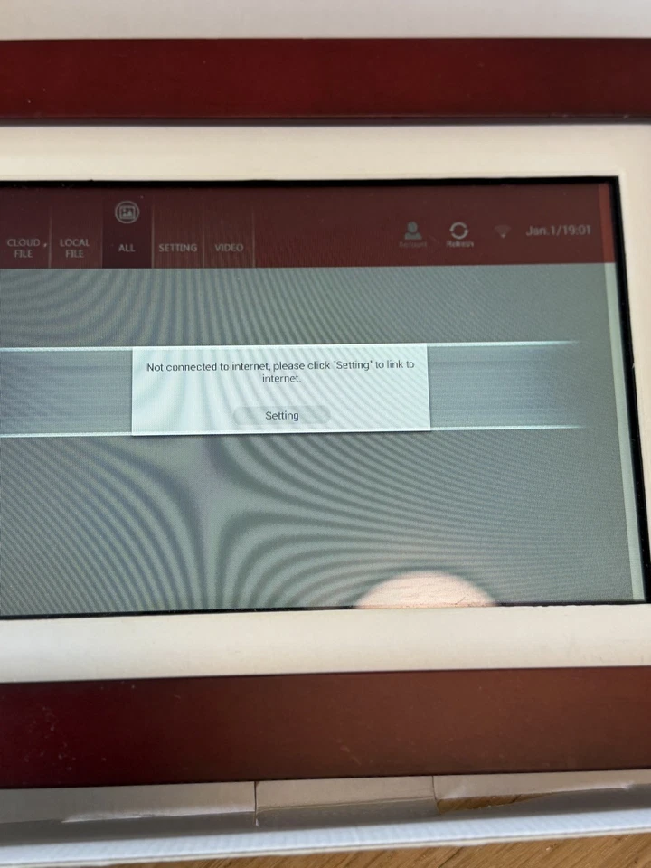 Aluratek Eco4Life 8-inch WiFi Digital Photo Frame Solid Dark Wood - Image 3 of 4