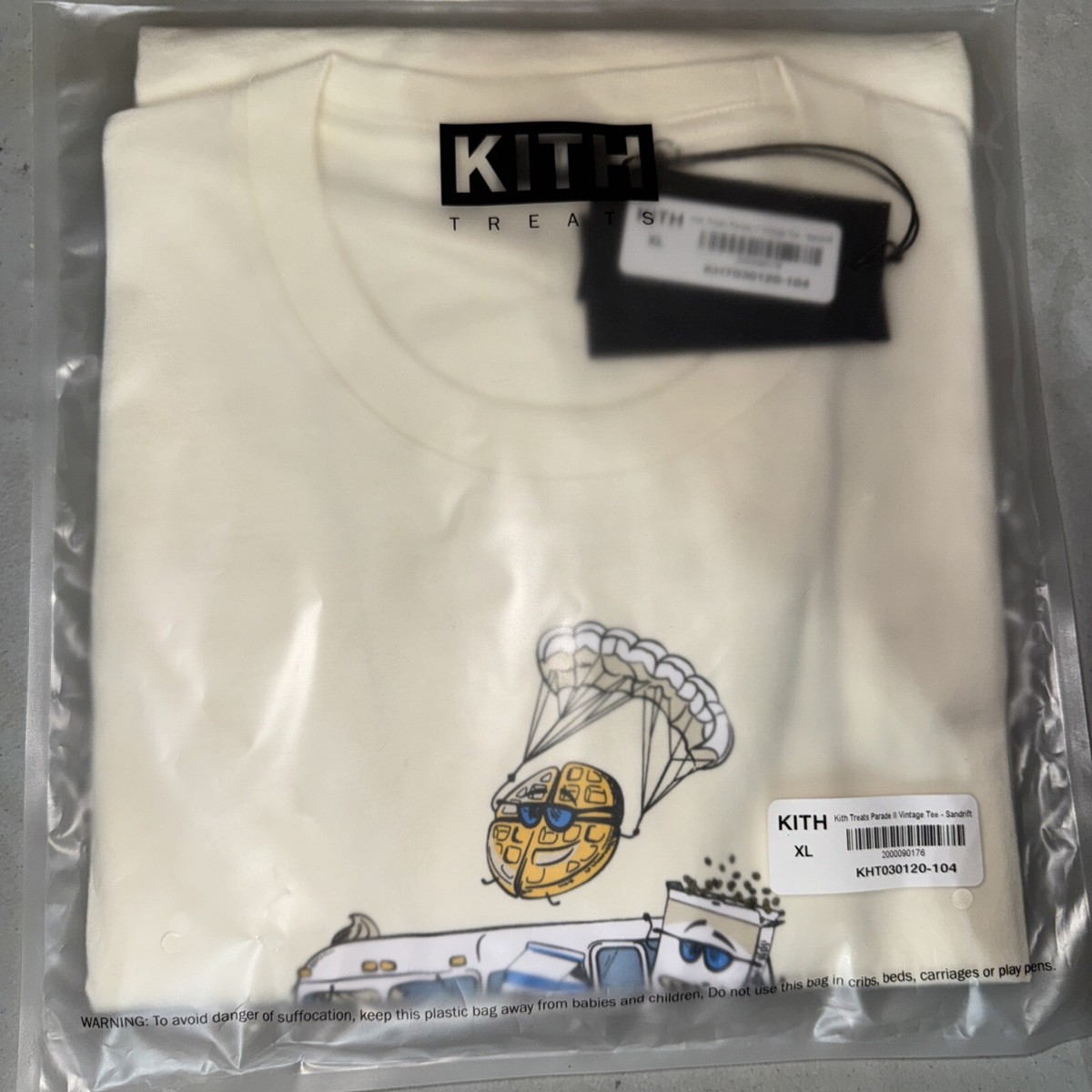 ☆ KITH TREATS Parade II tee 限定Tシャツ ☆ Kith Treats Parade II Vintage Tee - Sandrift | Parallel
