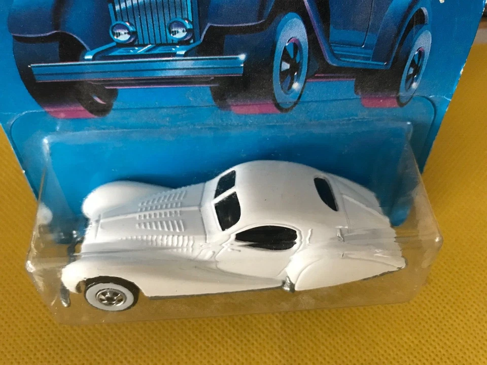Винтажные литые автомобильные игрушки Hot Wheels серия Talbot Lago Classics масштаб 1:64 1988 B522 - Изображение 3 из 4