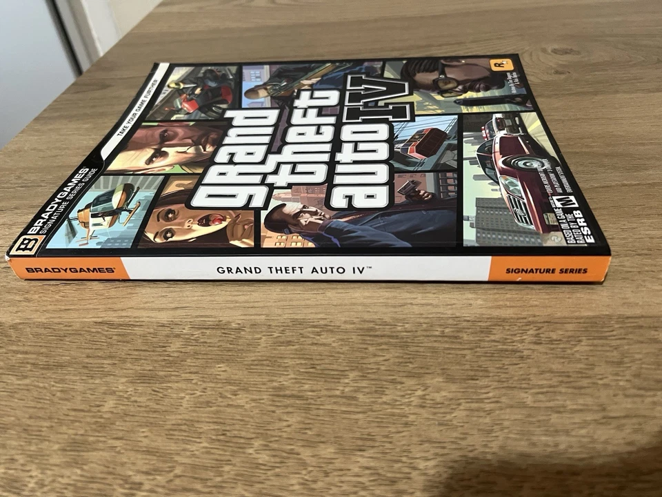 Grand Theft Auto: IV Official Strategy Guide With Map/Poster By BRADYGAMES, VGC - Image 2 of 4