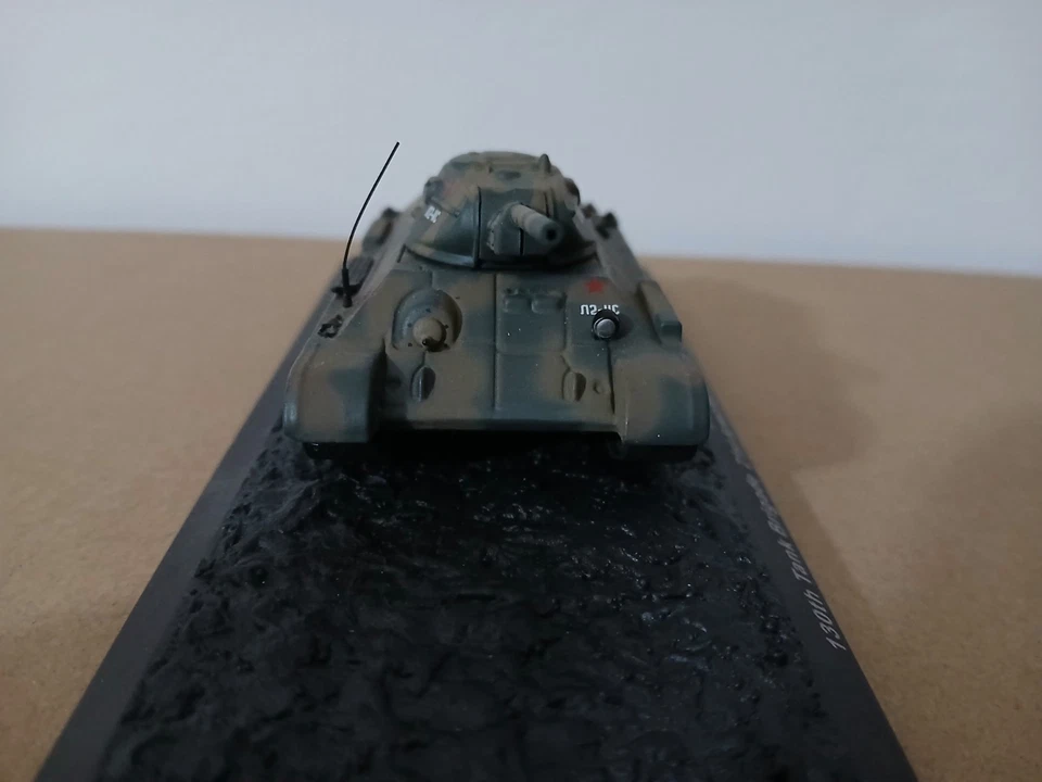 MODELLINO CARRO ARMATO T-34/76 USSR - 1942 - Immagine 3 di 4