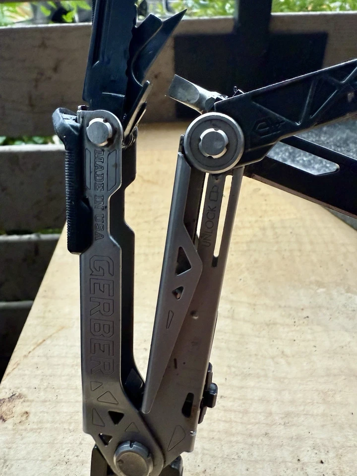 Navaja de Bolsillo Authorlsed Multi Herramientas Gerber 31003173 Unidad Central Hecha en EE. UU. Foto 4 de 4