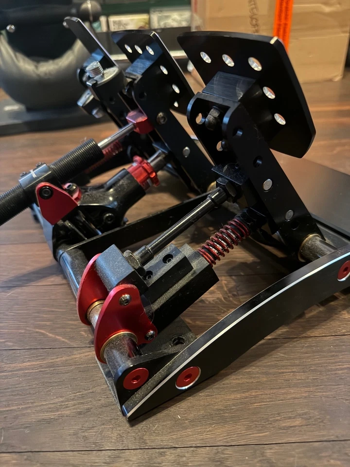 Fanatec ClubSport Pedals V3 – guter Zustand – V3 Damper Kit – schwarz/rot - Bild 4 von 4