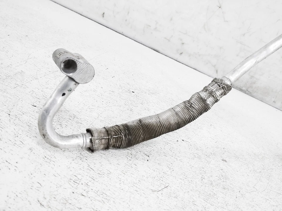 Manguera de succión de aire acondicionado Volkswagen Golf GTI 2007-2009 2,0 L 1 K0-820-743-FG Foto 3 de 4