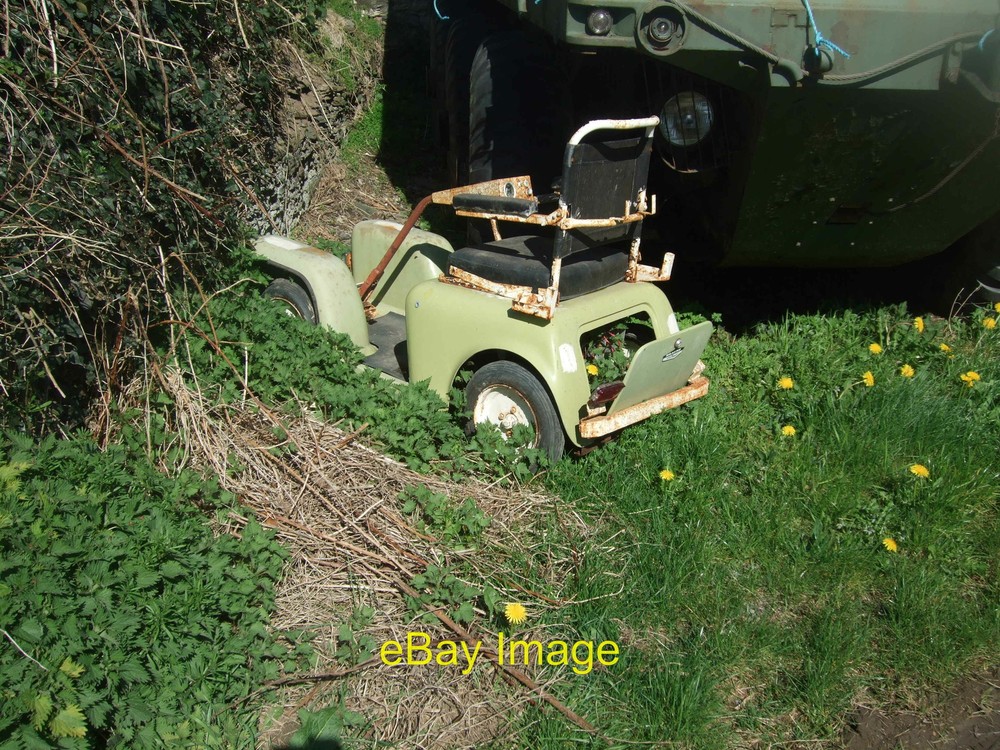 Photo 12x8 An invalid car in need of help Give me a push I think my batter c2011