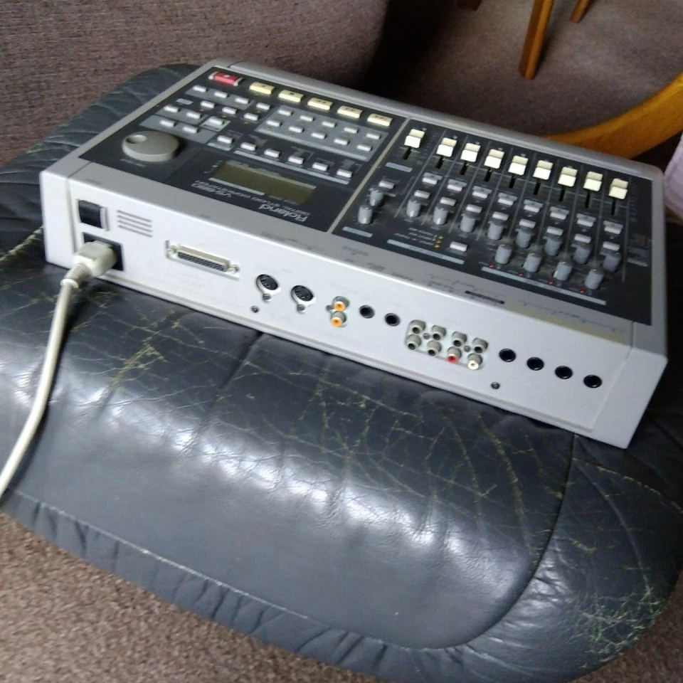 Roland VS-880 Digital Studio Workstation HD Multitrack Recorder Audio Equipment - Image 3 of 4