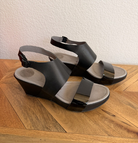 Tsubo Olesia Black Leather Wedge Sandals Women’s Size 8.5 S/N 1007355