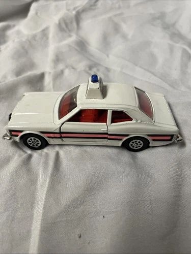 Corgi Toys Whizzwheels WHITE Ford Cortina GXL Police Car Great Britain