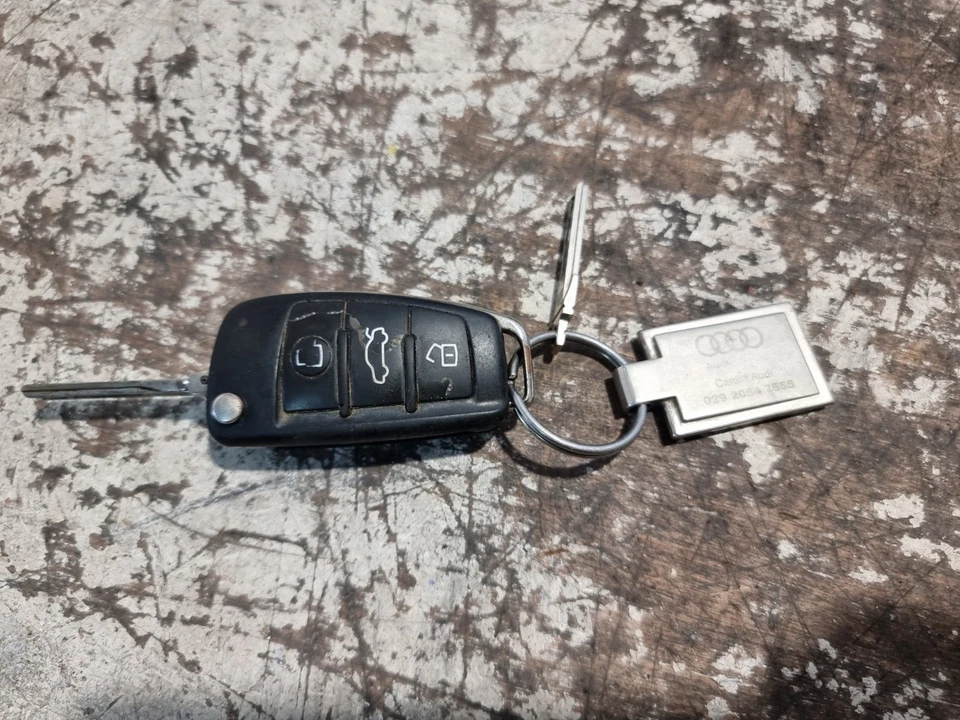 Audi A1 ECU Kit CAXA 1.4 Petrol Speedo BCM Ignition Switch & 2 Keys 2011 8X OEM - Image 2 of 4