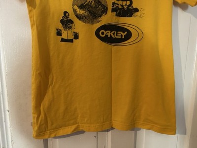 Oakley T-Shirt with Skull Graphic Snowboarding Winter Sports