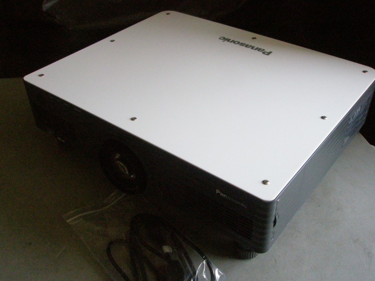 Panasonic PT-D5600,D5600U,D5600UL DLP XGA HD Projector 5000 LUMENS