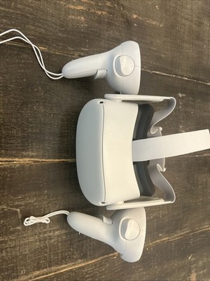 Meta Oculus Quest 2 VR Headset With Case And No Charger Great Condition