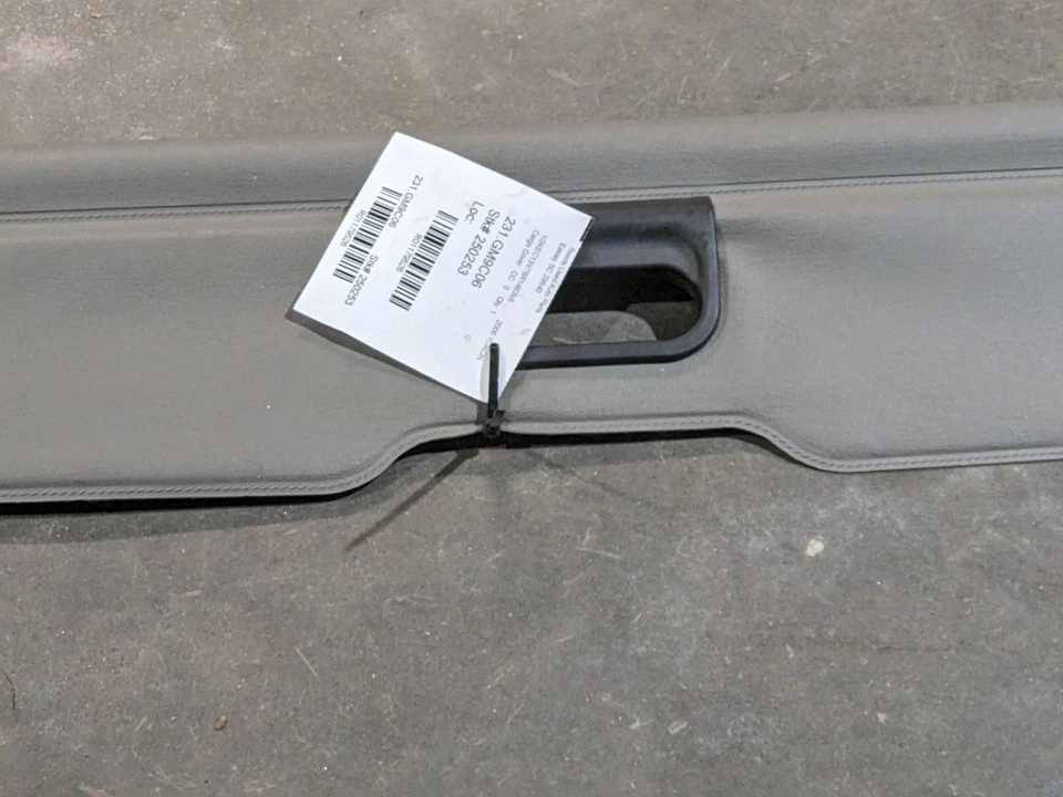 00-06 GMC Yukon XL / Cubierta de carga retráctil suburbana / Sombra (gra claro 1179526 Foto 3 de 4